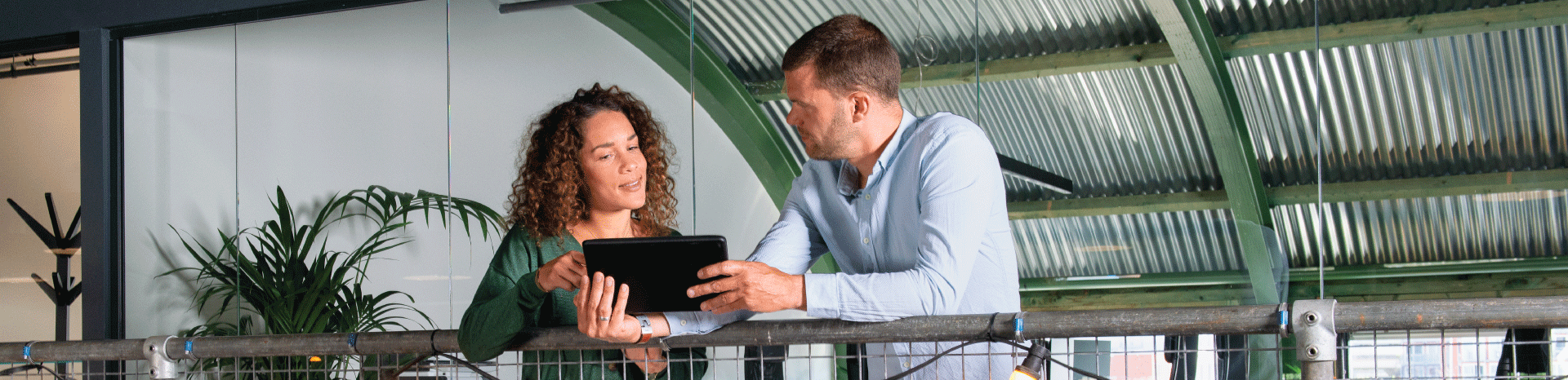 Axians_foto_modern-workspace-overal-werken