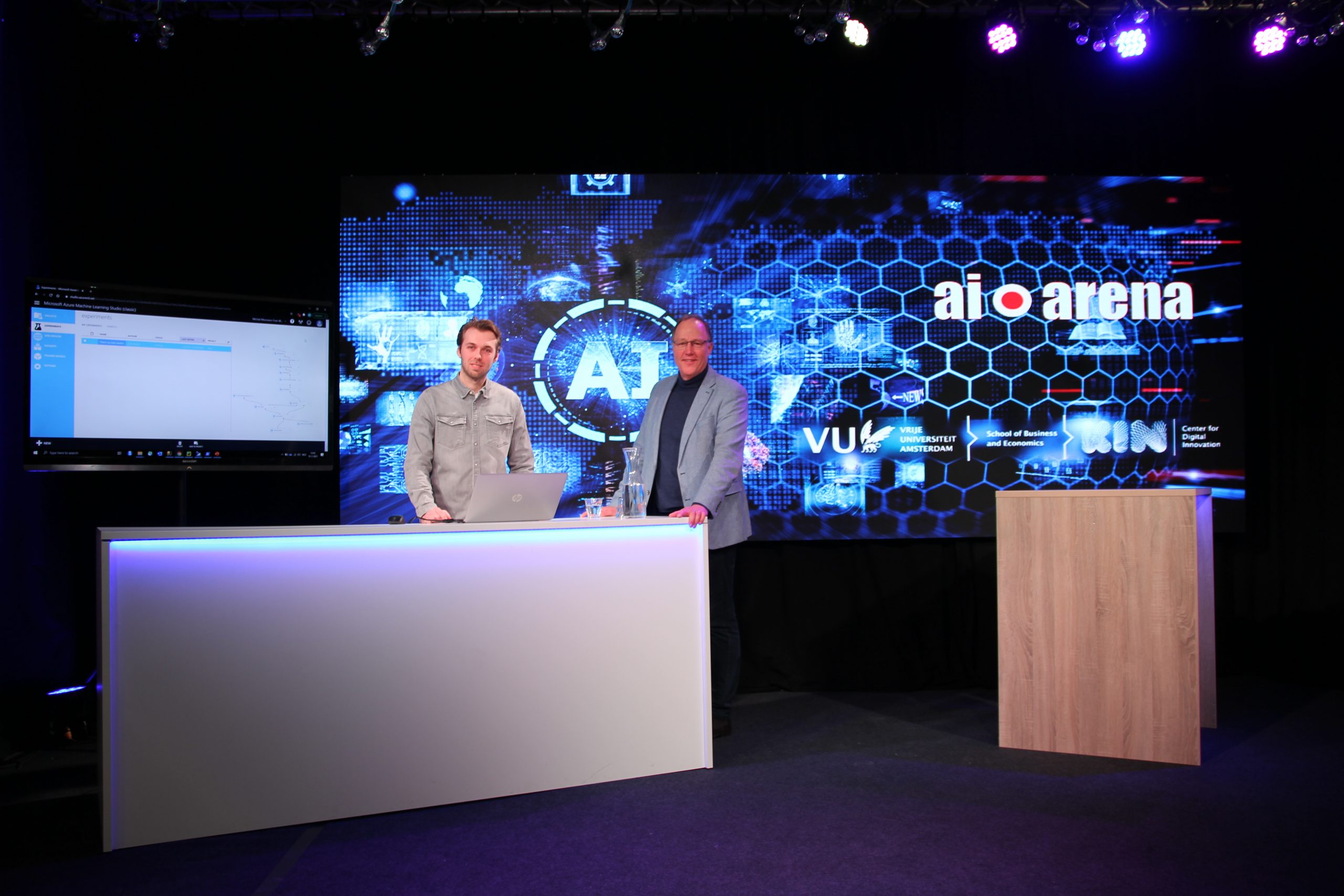 Frans Feldberg en Michiel Mosmans presenteren een data science tutorial vanuit de AI Arena
