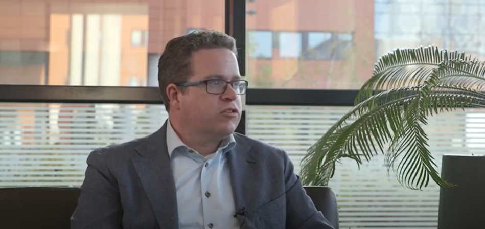 Axians voorblad, youtube serie eduanywhere