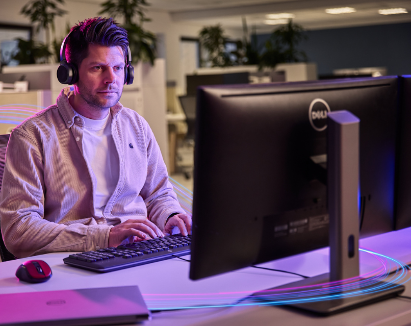 Man working on his computer gaining insights thru AI