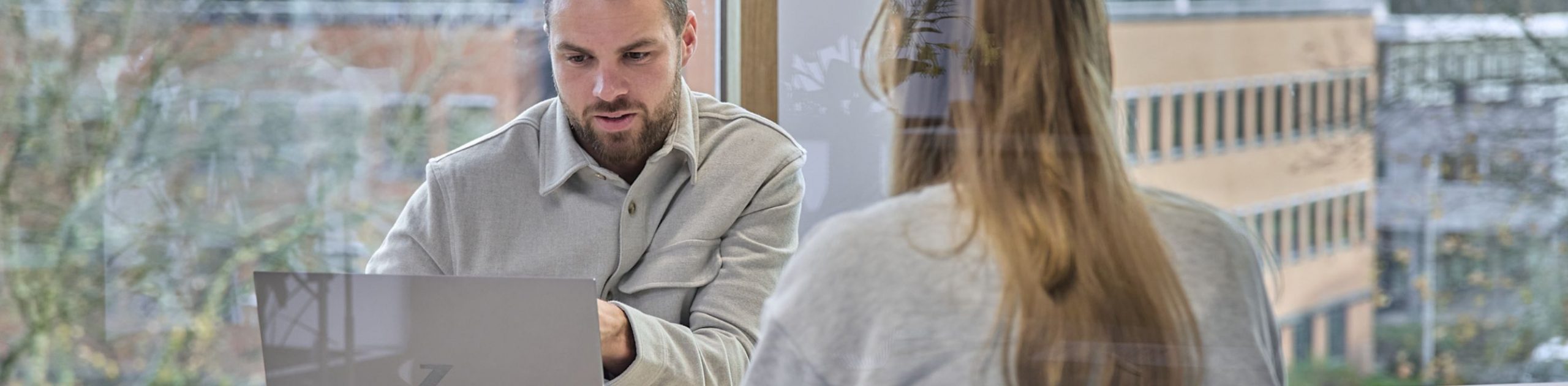 It-medewerkers in overleg rondom netwerkbeheer