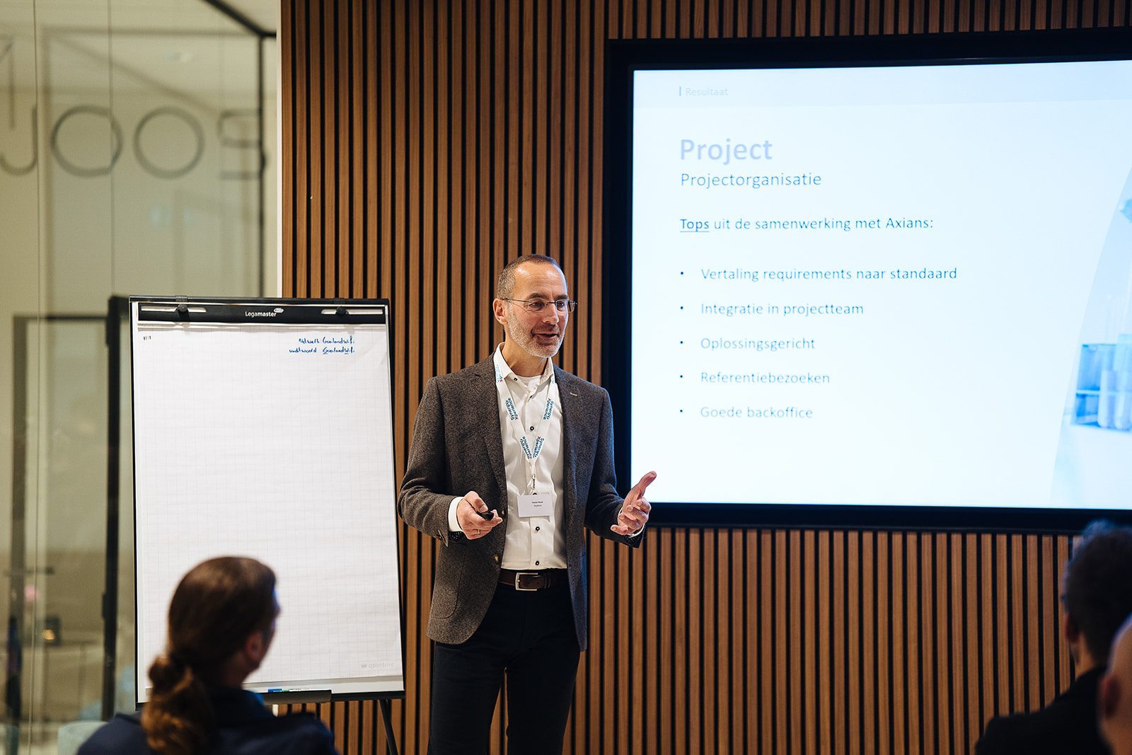 Een tevreden Exact Synergy-gebruiker en klant bij Axians deelt zijn ervaringen tijdens de Synergy Xperience