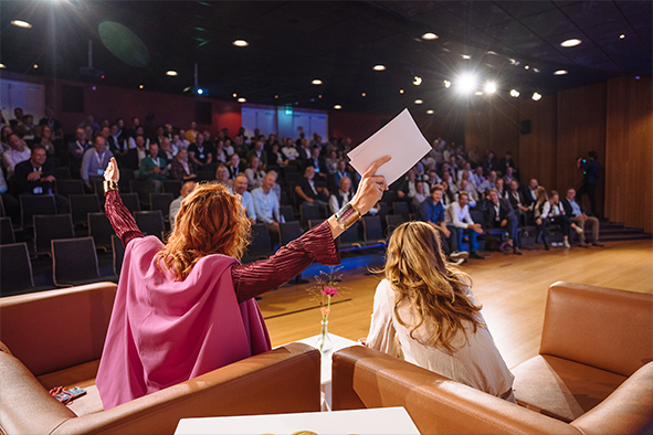 Publiek klapt tijdens de Synergy Xperience