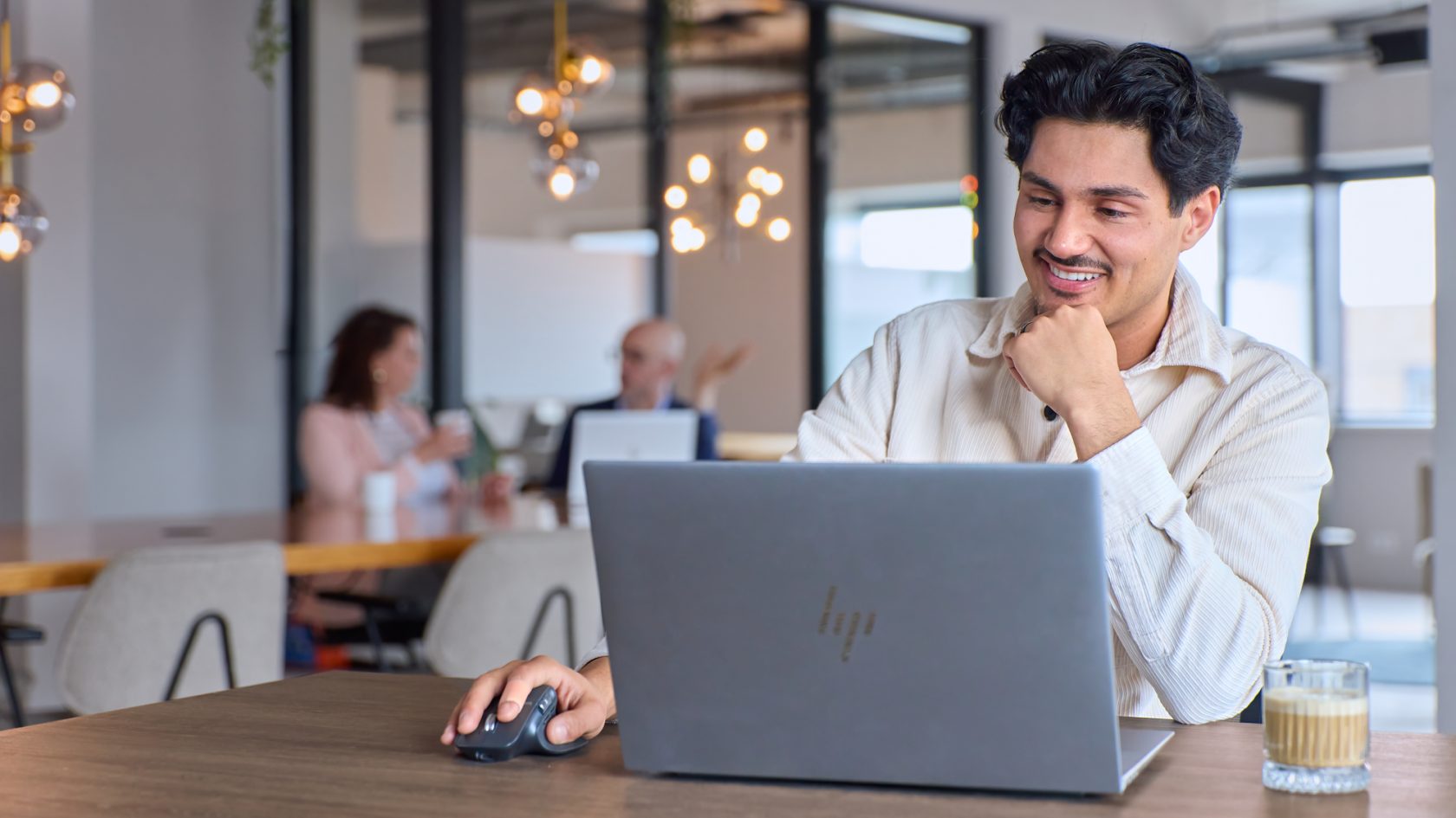 Synergy-expert werkt aan een spilanalyse in Exact Synergy